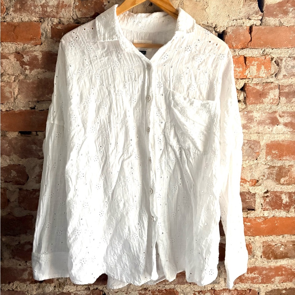 American Eagle Women’s White Floral Eyelet Oversize Button Down Shirt